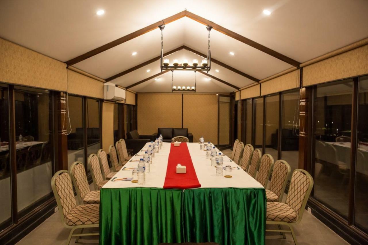 จันทราคีรี ฮิลล์ รีสอร์ต Hotel Thankot ภายนอก รูปภาพ