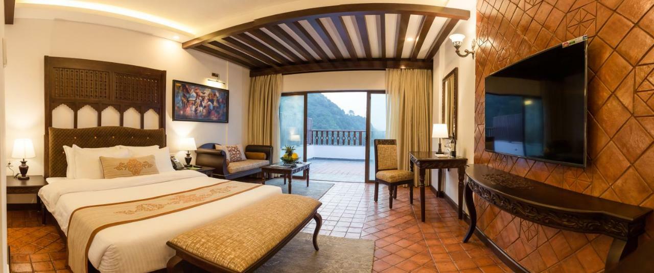 จันทราคีรี ฮิลล์ รีสอร์ต Hotel Thankot ภายนอก รูปภาพ