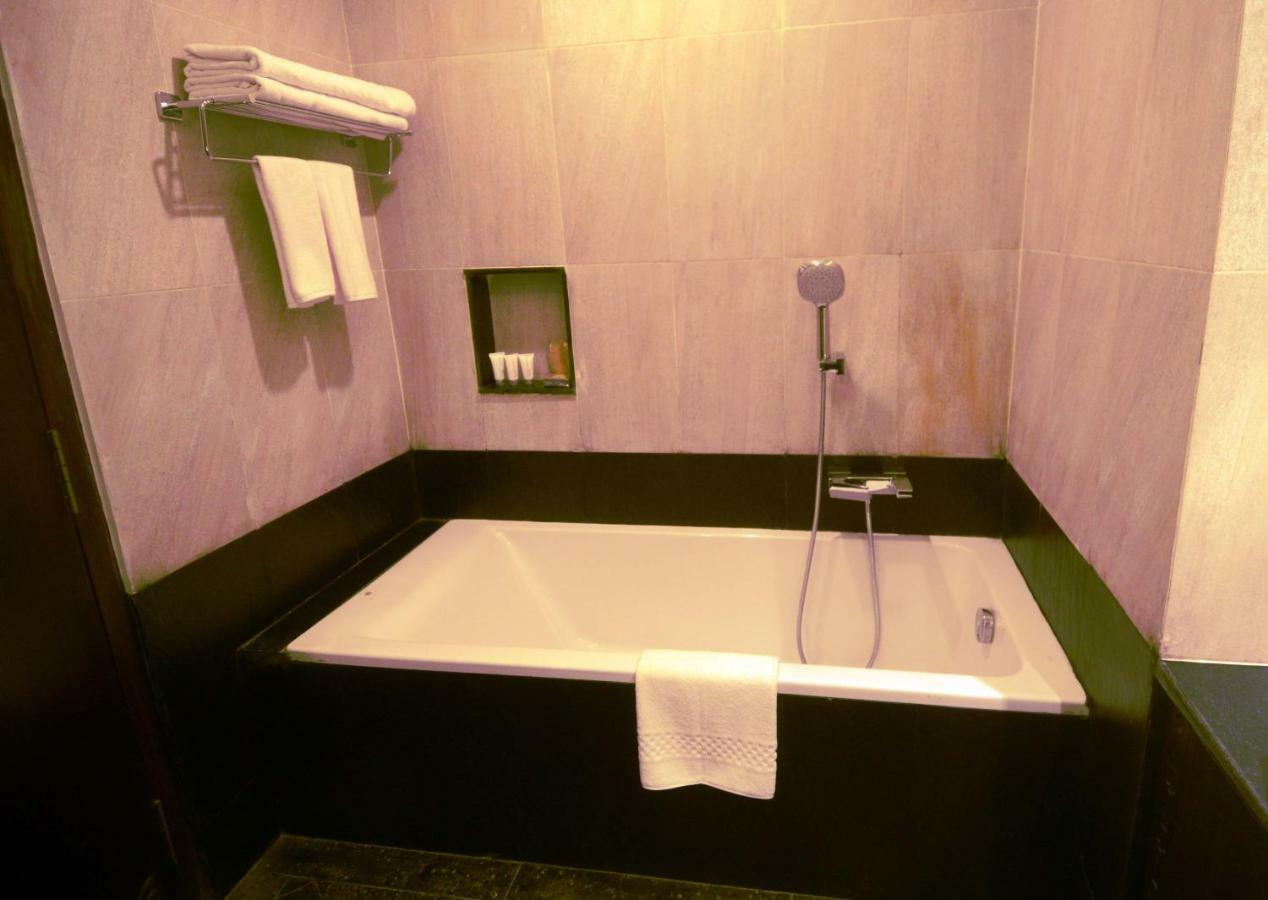 จันทราคีรี ฮิลล์ รีสอร์ต Hotel Thankot ภายนอก รูปภาพ